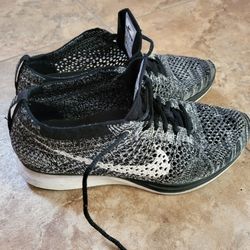 Women Nike Flyknit Racer

