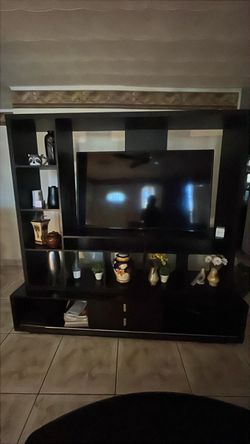 Black Entertainment Center + TV – Complete Set