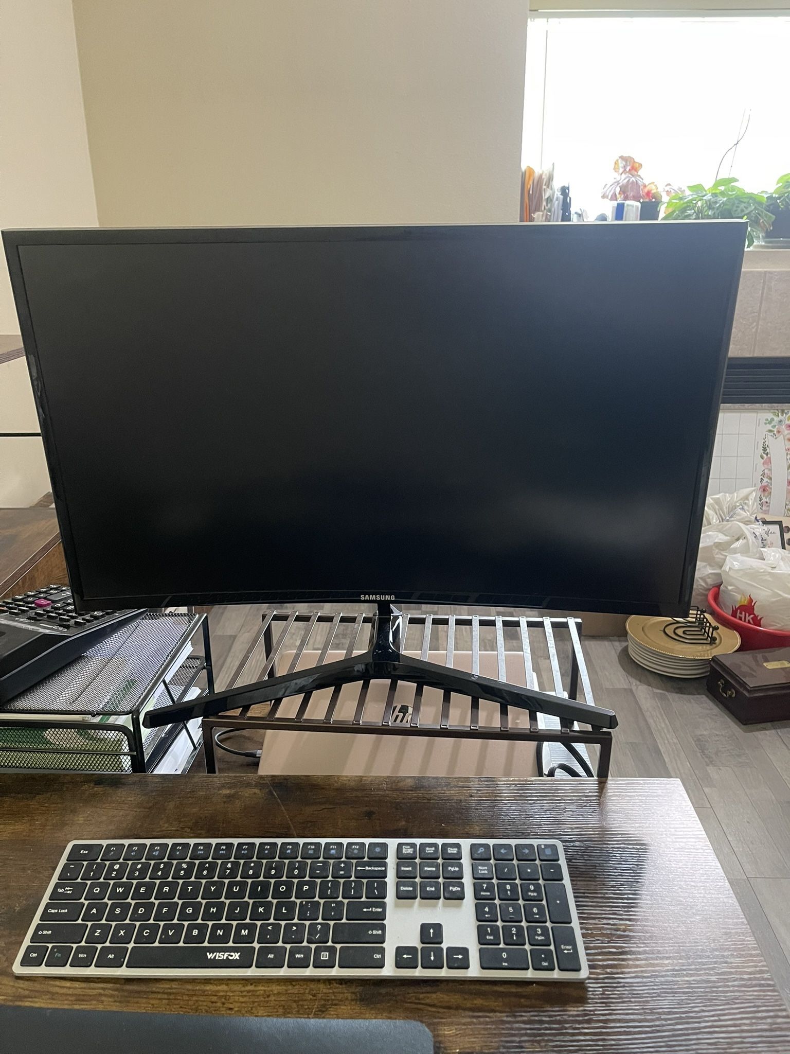 2 COMPUTER MONITORS