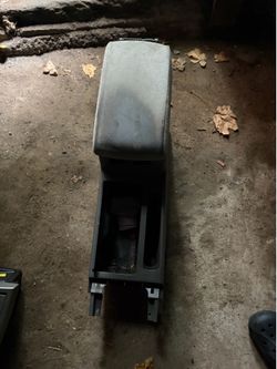 2006 Nissan Altima center console/armrest