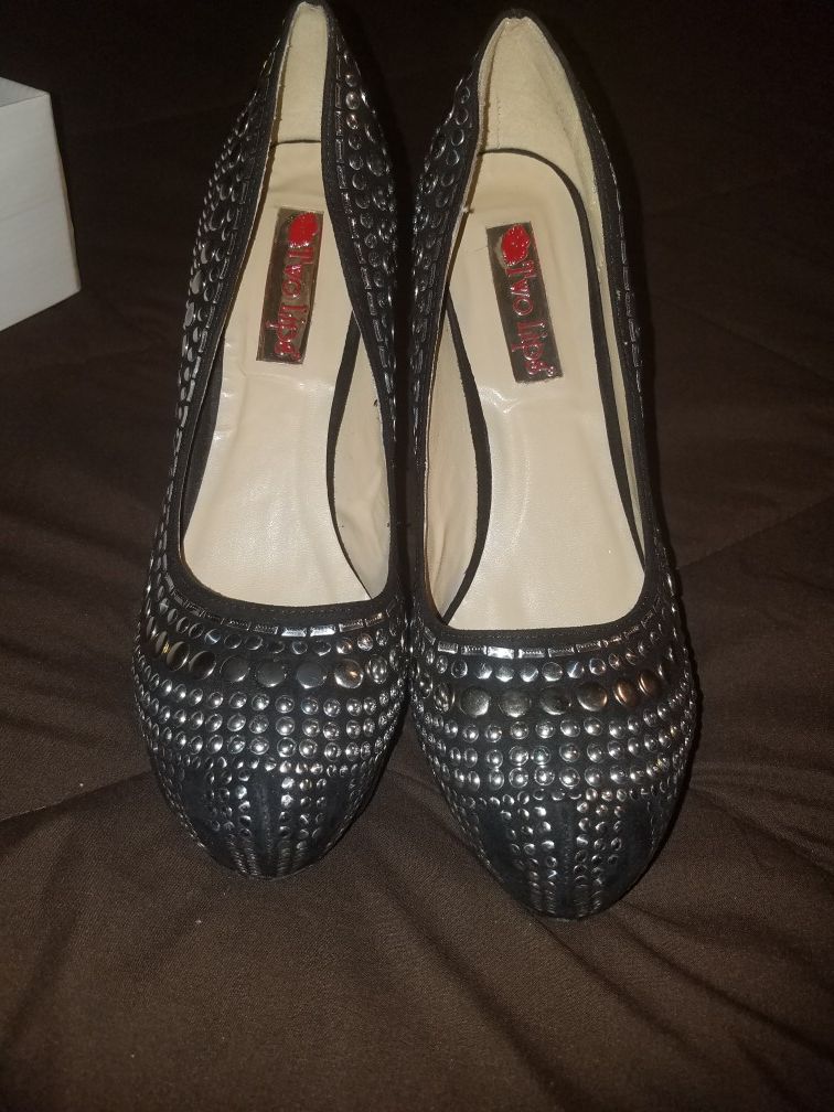 Two lips shoes size 8.5