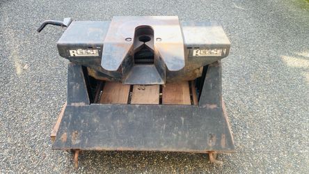 Reese 18,000 lbs Fifth Wheel Hitch
