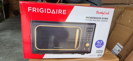 NEW Retro Microwave Oven Frigidaire 0.7cuft Countertop Microwave