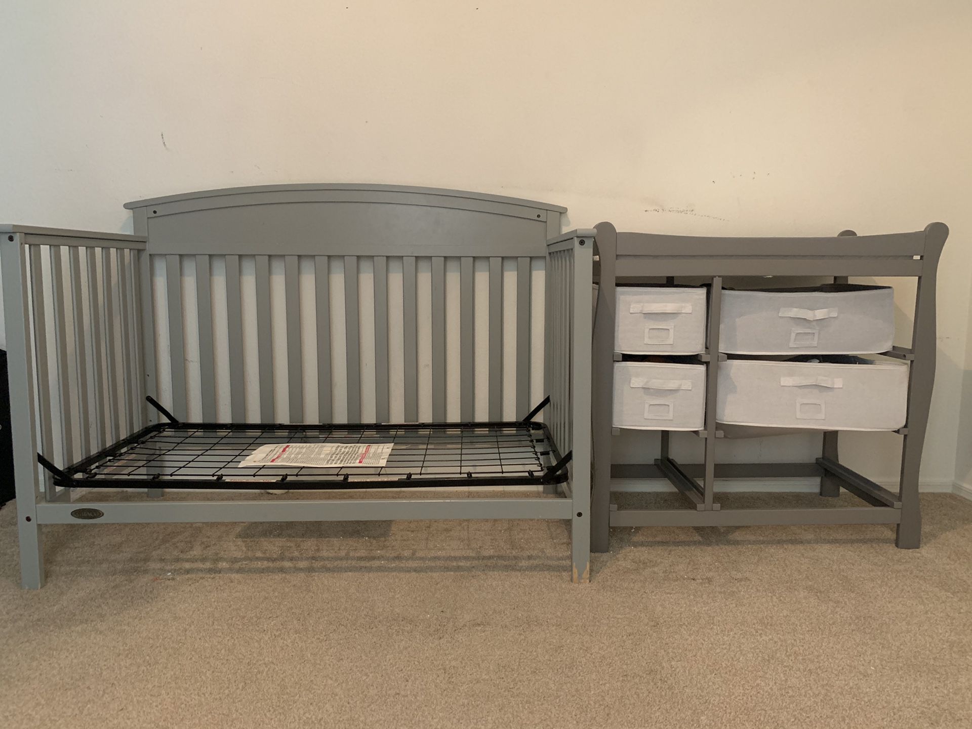 Toddler bed & changing table/dresser