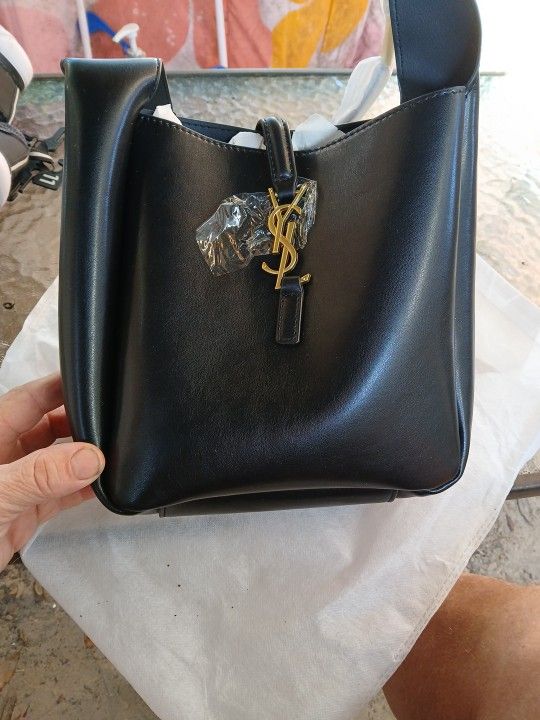 Purse.. Black
