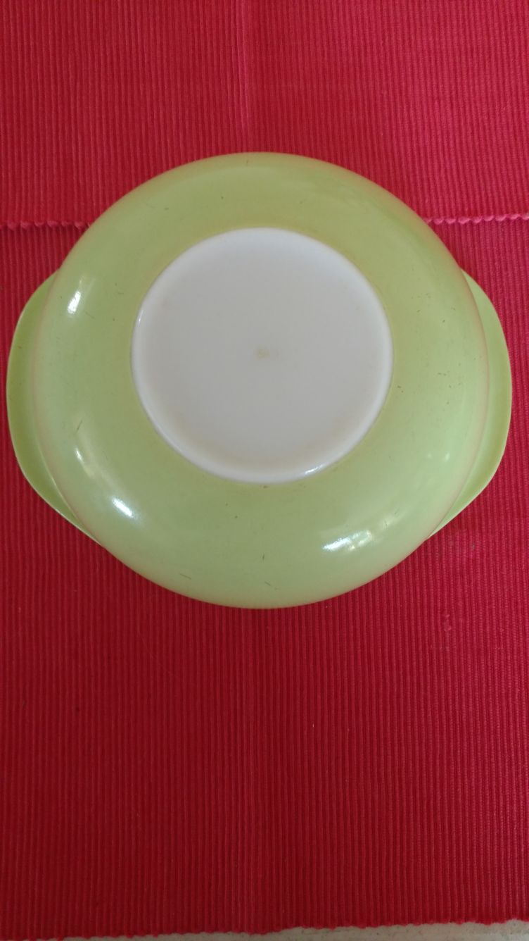 Vintage Pyrex 2 quart oven Ware. Rare lime green color. Perfect inside.