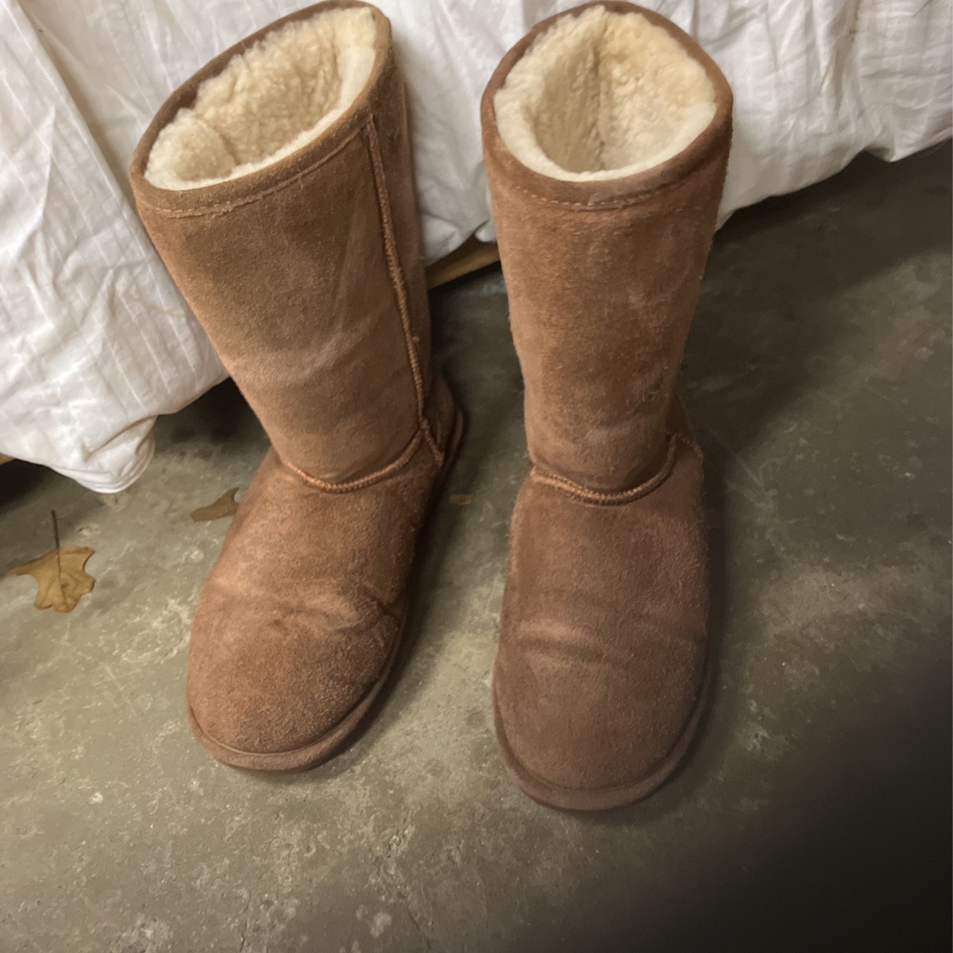 Bear paw Boots-women’s Size 10