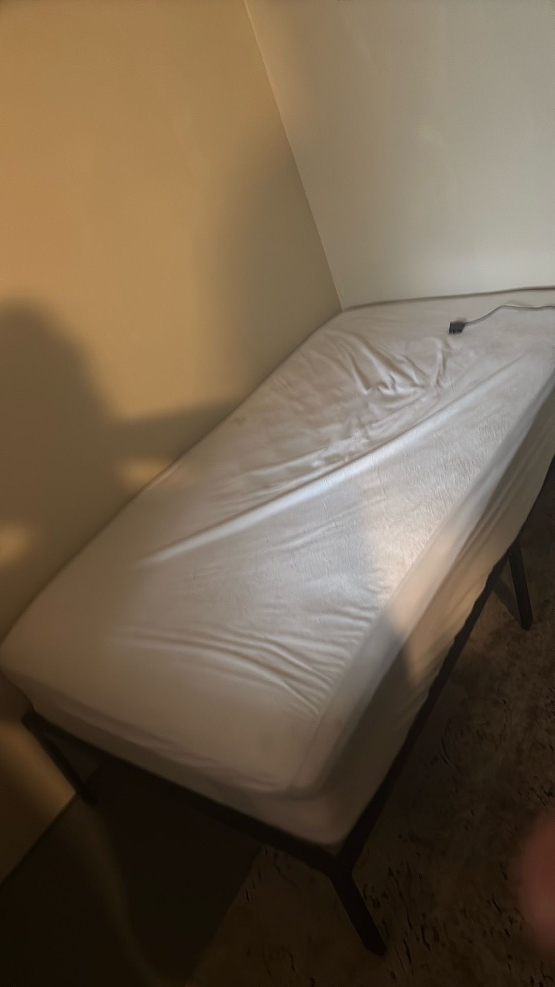 Twin size bed