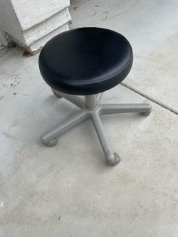 Rolling swivel stool