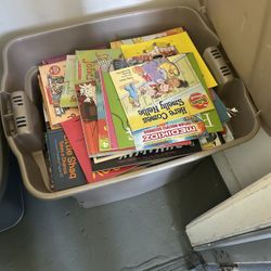 CHILDREN BOOKS LOT