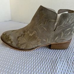 Seychelles Lantern Embroidered Short Booties Women's 6 Gray Suede Ankle Boots