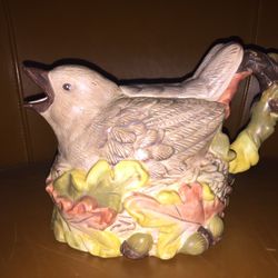 Ceramic tea pot bird