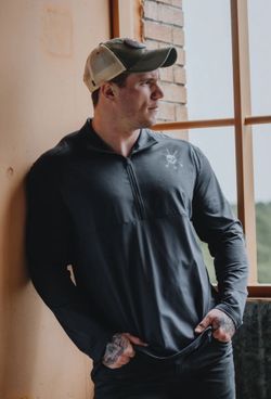 MEN'S Bkack | QUARTER-ZIP  LONG SLEVE :  SIZE Large 