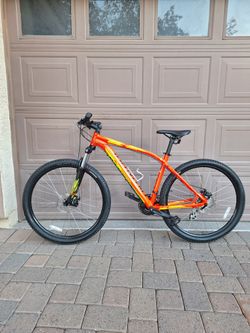 SPECIALIZED PITCH COMP 27.5 INCH MOUNTAIN BIKE LIKE NEW ( CHECK MY OTHER BIKES)