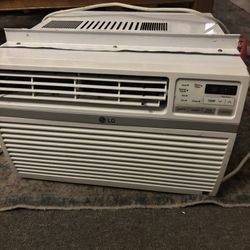 LG Air Conditioner 8,000 BTU
