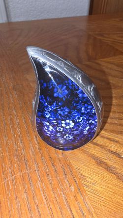 TEAR DROP CREMATION URN
