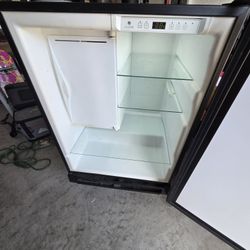 Under The Counter Fridge With Ice Maker