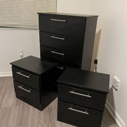 CHEST AND TWO NIGHSTANDS  // GAVETERO Y DOS MESITAS DE NOCHE 