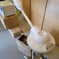 Facial Steamer And Maglamp 