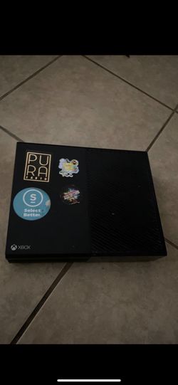 Xbox 1 comes with cords and controll