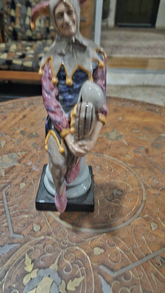 Royal Doulton Vintage JESTER. HN 2016. 10" tall. Perfect!