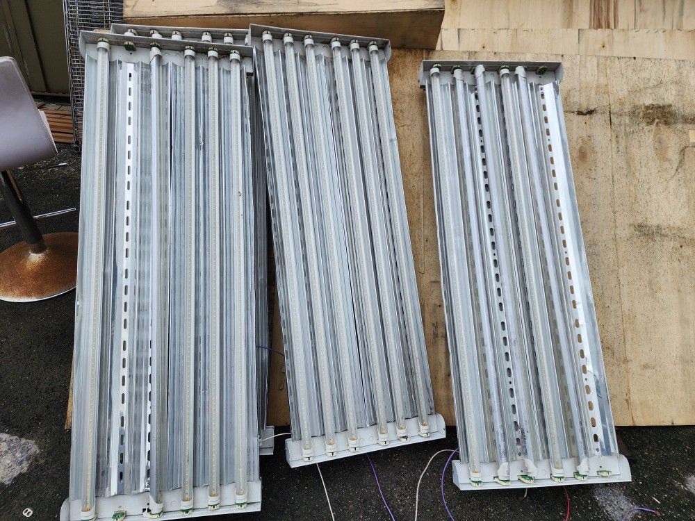 4 LED lights For Free