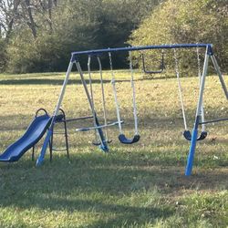 Swing set 