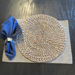 Table Place Mats, Chargers, Runner, Napkins & Napkin Holders 