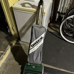 COMMERCIAL ORECK XL VUCCUM IN PERFECT CONDITION 
