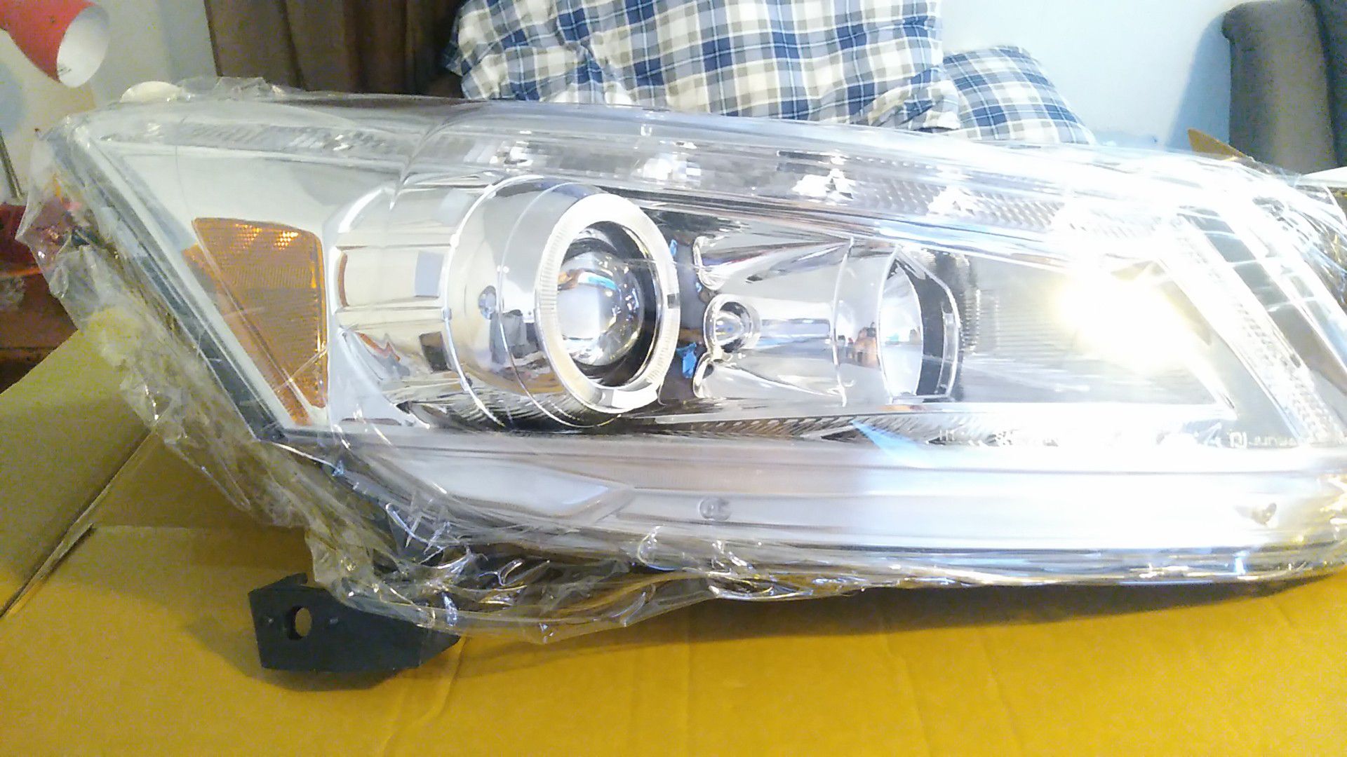 BRAND NEW HONDA ACCORD PROJECTOR HEADLIGHTS!! Spec-D tuning, 2008and up Honda Accord {url removed} box never used with instructions . .