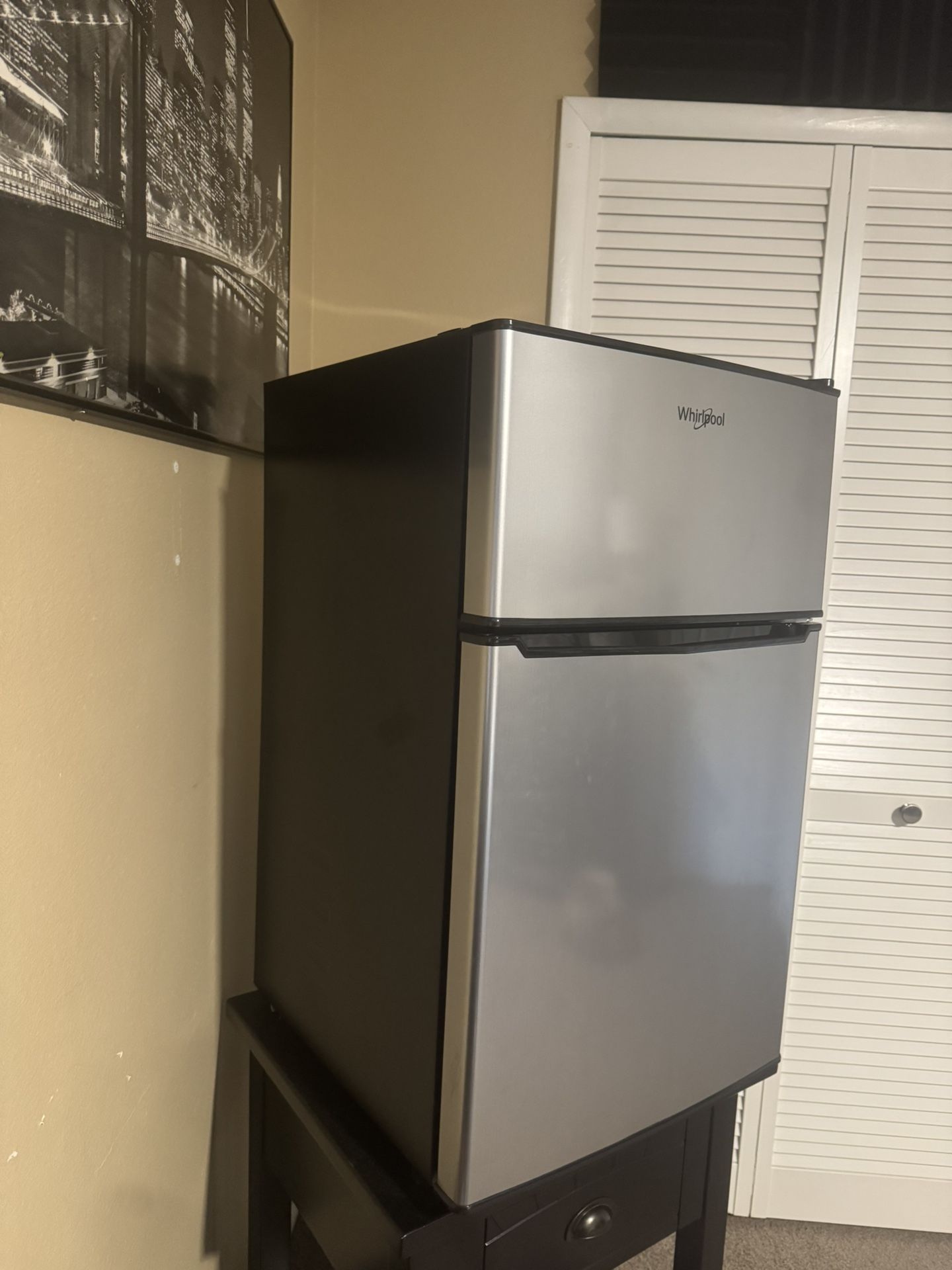 *BEST OFFER* Whirlpool Mini Fridge