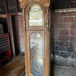 1980s Vintage Slight Clock