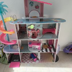 Dollhouse and Plane used in Good Condition 