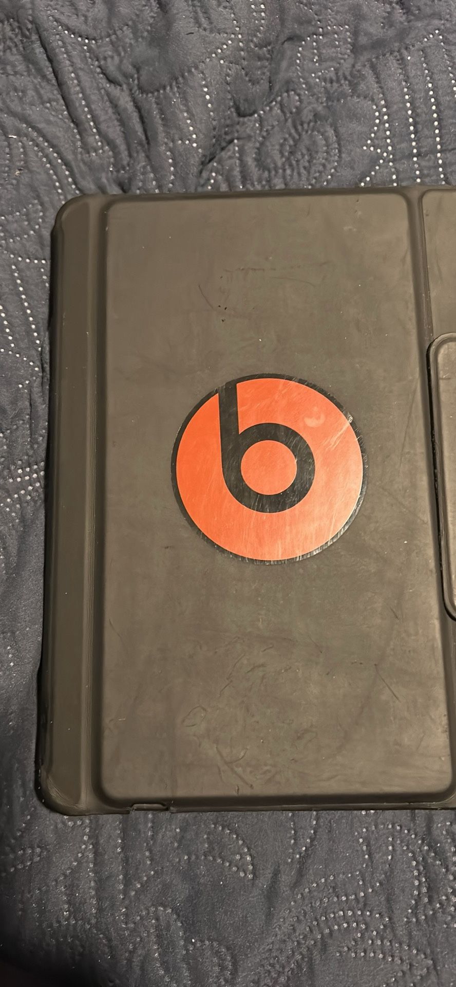 iPad Pro 9.7( 5th Gen ) w/ Beats Audio Keyboard