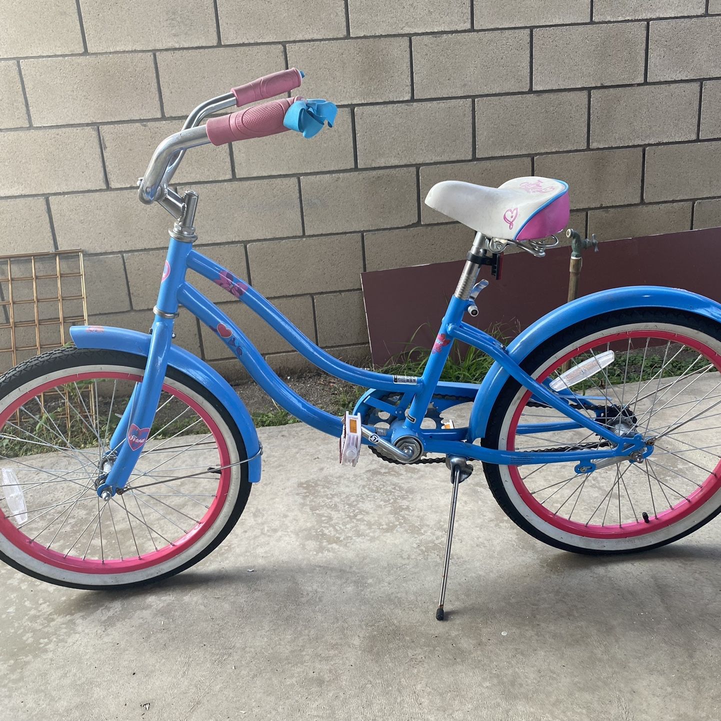 Kids Bike Jojo Siwa Bike For 6 7 Or 8 Year Olds for Sale in Irwindale CA OfferUp