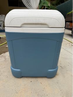 Igloo MaxCold 70 Qt Rolling Cube Cooler (Clean!)