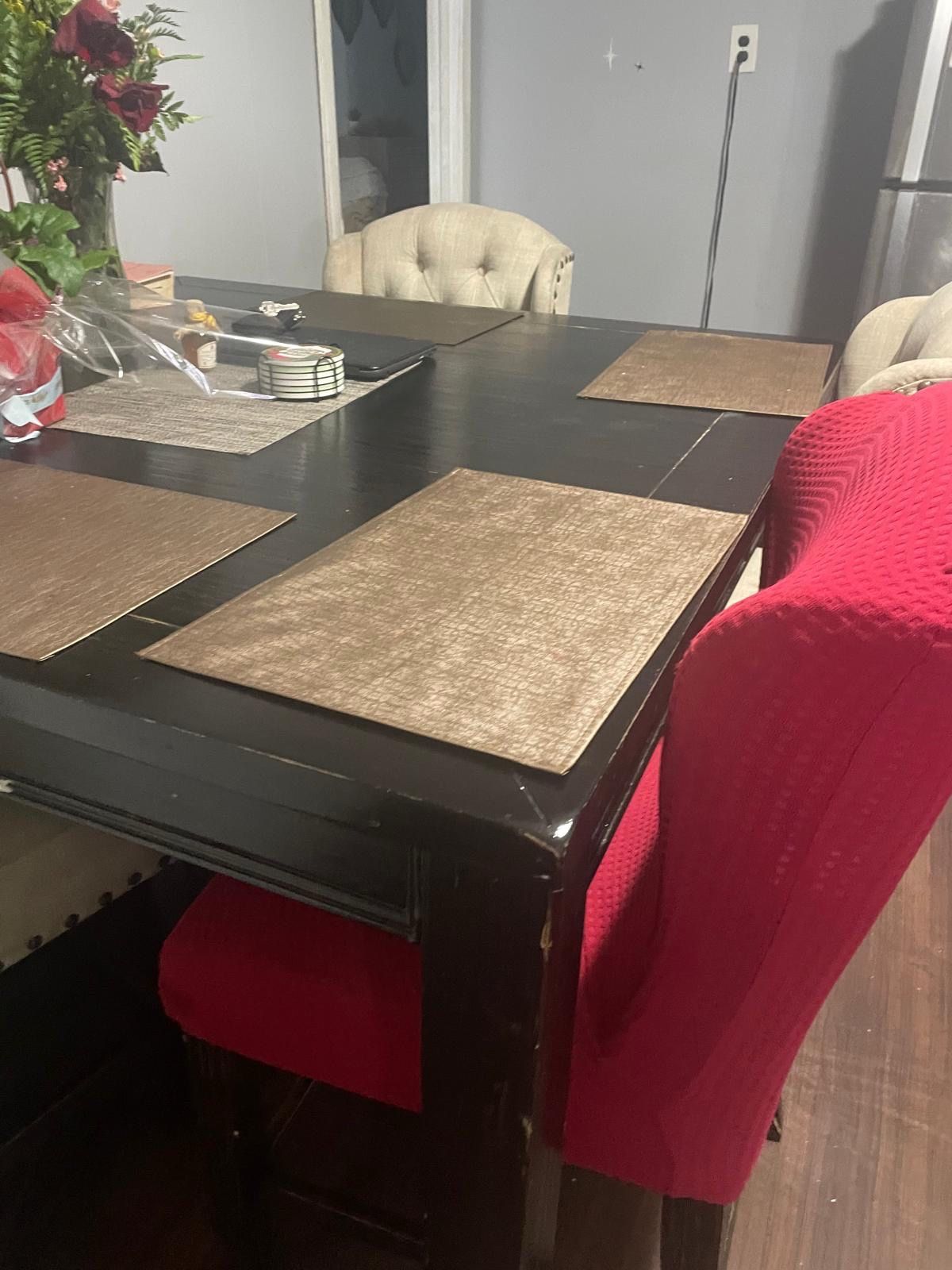 Dining/kitchen table with 4 chairs