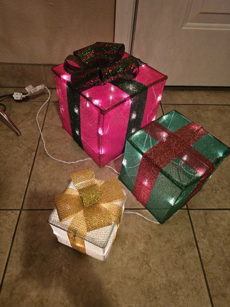 Plug In Lighted Gifts Set Of 3
