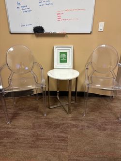 Side table granite with 2 acrylic chairs