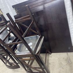 Dining Table And 4 Chairs 