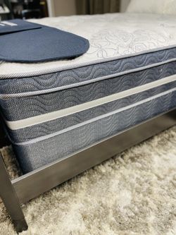 Mattress Blowout, Come See Ike 