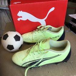 Pumas Soccer Cleats Size 5Y