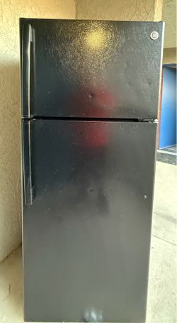 GE ENERGY STAR 17.5 CU. FT. TOP-FREEZER REFRIGERATOR