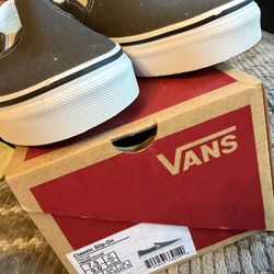 New Women Vans Size 9