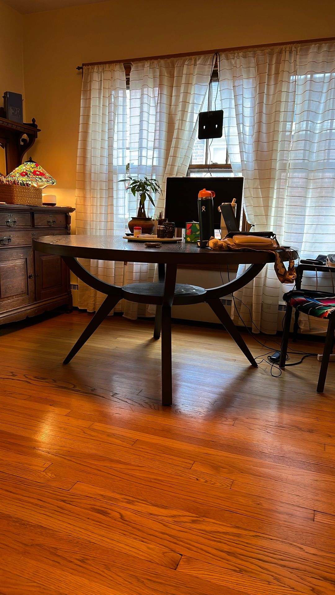 Dining Table 591/2” Diameter