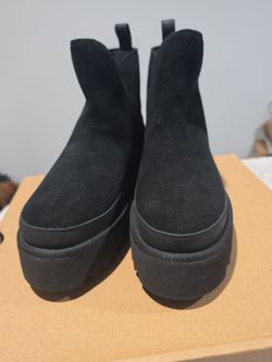 Uggs New Black Short Boots size 8 Glendora pick up