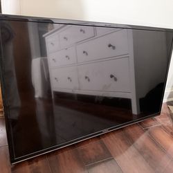 Hitachi TV – Works Great – HDMI – Clean 42in