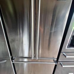 VIKING STAINLESS STEEL COUNTER DEPTH FRENCH DOOR REFRIGERATOR ICE MAKER 