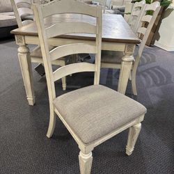 Realyn Farmhouse Style Dining Room Set ( Table, Chairs, Bench) /P