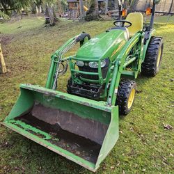 John Deere 2520 Diesel 4x4 Compact Tractor 